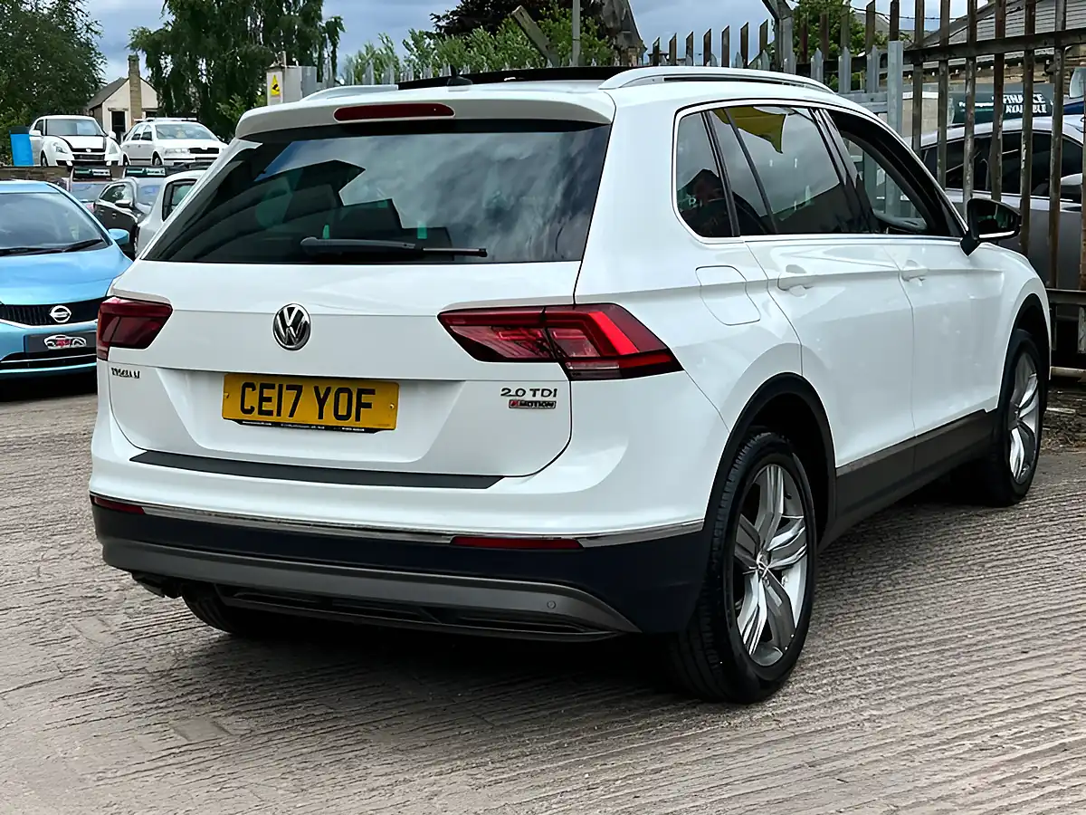 Used 2017 Volkswagen Tiguan Sel White - Interior and Exterior details 10