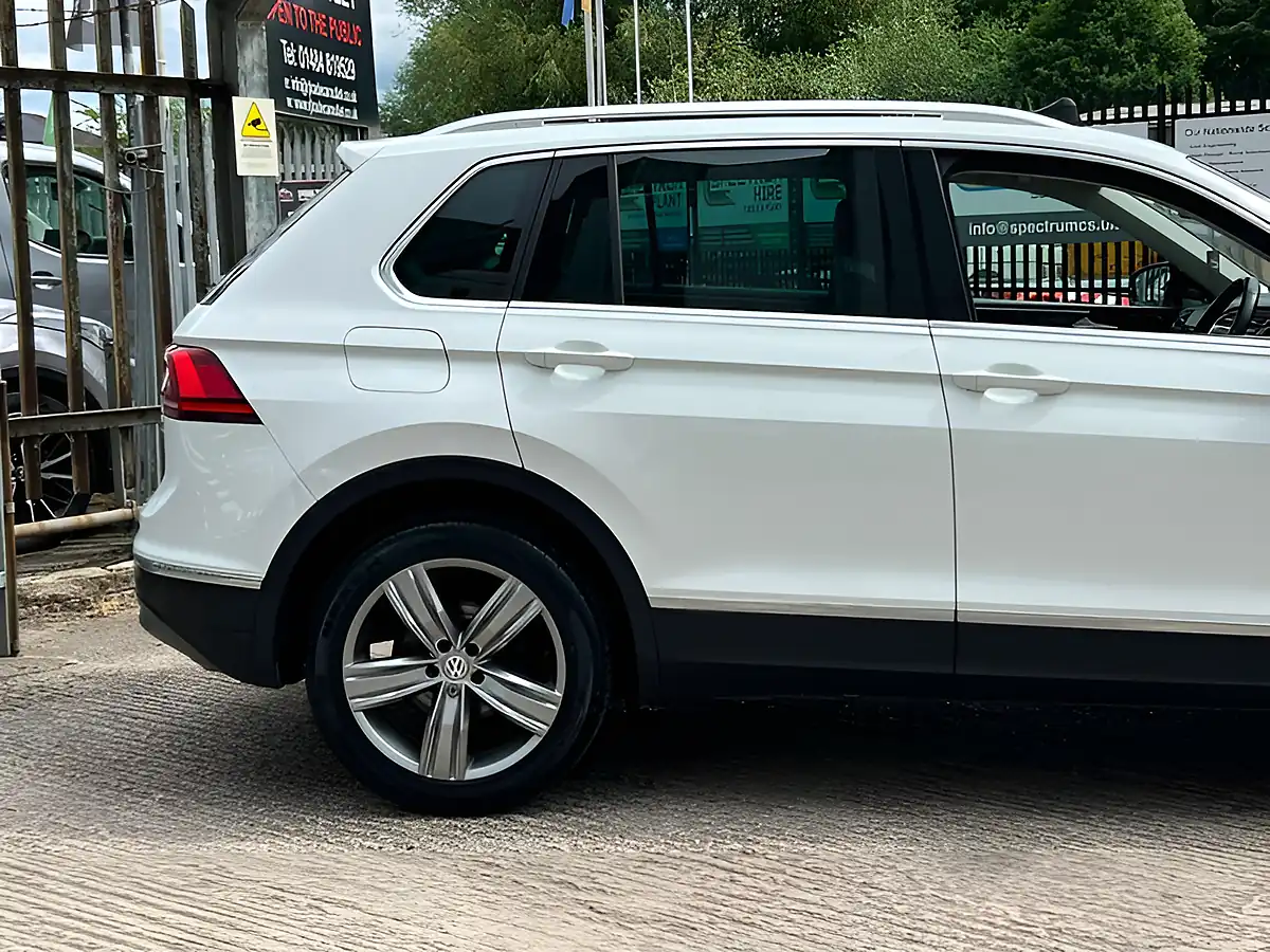 Used 2017 Volkswagen Tiguan Sel White - Interior and Exterior details 12