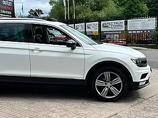 Used 2017 Volkswagen Tiguan Sel White - Interior and Exterior details 13
