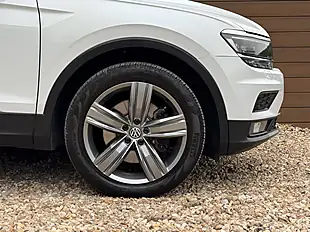 Used 2017 Volkswagen Tiguan Sel White - Interior and Exterior details 10