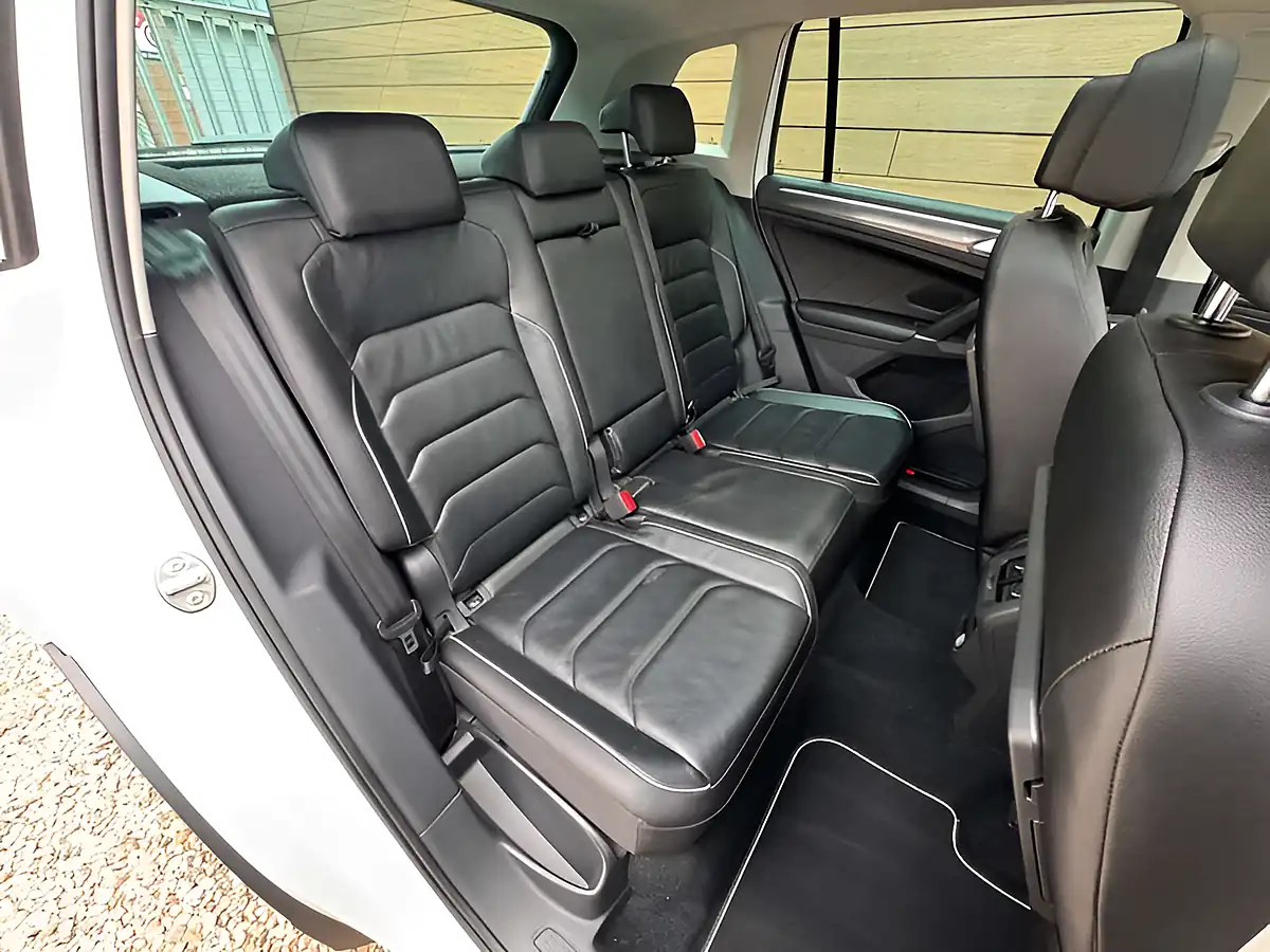 Used 2017 Volkswagen Tiguan Sel White - Interior and Exterior details 14