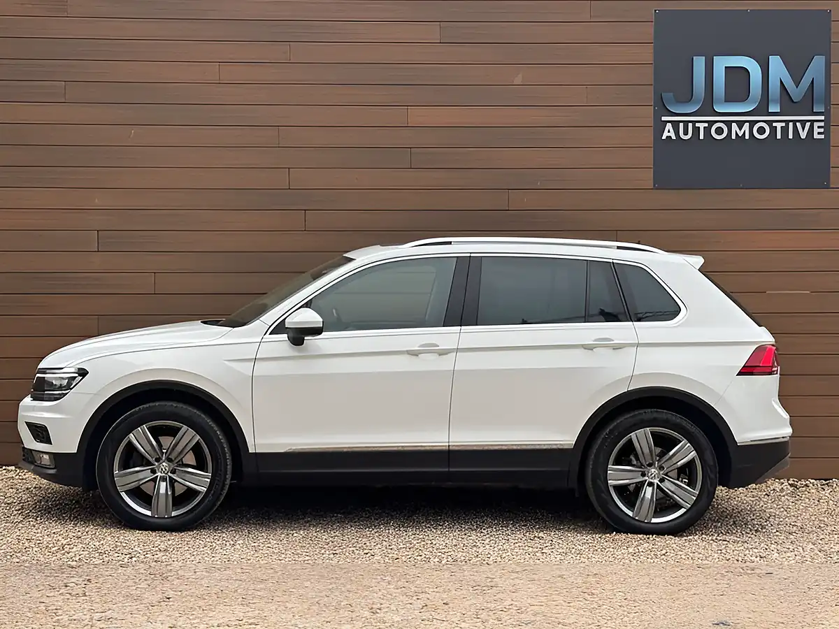 Used 2017 Volkswagen Tiguan Sel White - Interior and Exterior details 7
