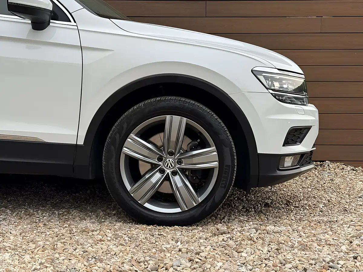 Used 2017 Volkswagen Tiguan Sel White - Interior and Exterior details 9