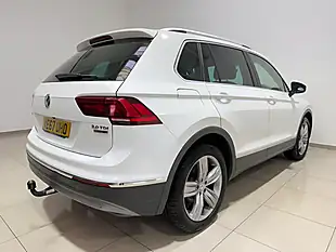 Used 2017 Volkswagen Tiguan Sel White - Interior and Exterior details 10