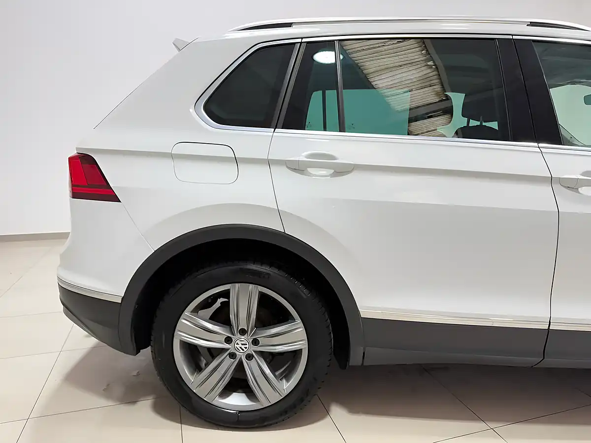 Used 2017 Volkswagen Tiguan Sel White - Interior and Exterior details 11