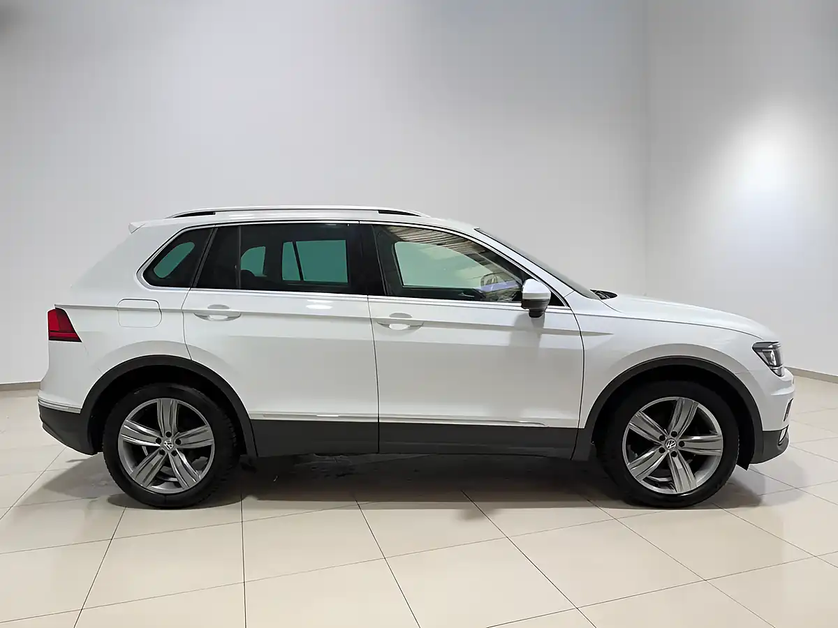 Used 2017 Volkswagen Tiguan Sel White - Interior and Exterior details 12
