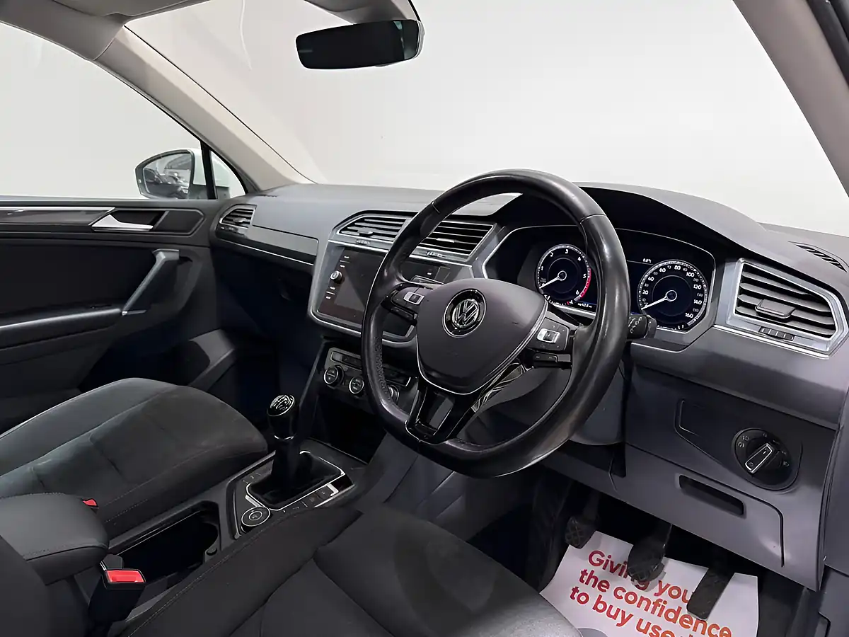 Used 2017 Volkswagen Tiguan Sel White - Interior and Exterior details 13