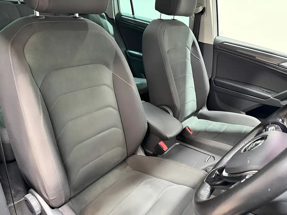 Used 2017 Volkswagen Tiguan Sel White - Interior and Exterior details 14