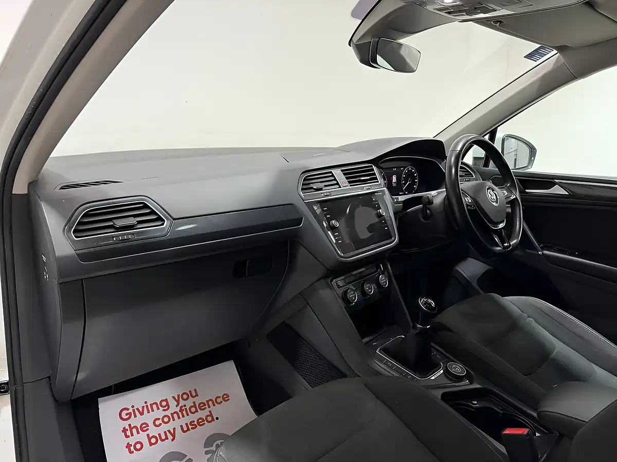 Used 2017 Volkswagen Tiguan Sel White - Interior and Exterior details 15