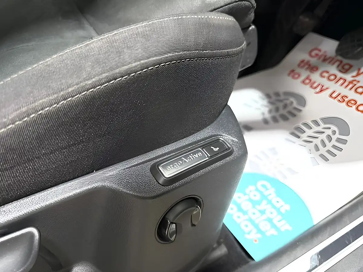 Used 2017 Volkswagen Tiguan Sel White - Interior and Exterior details 17