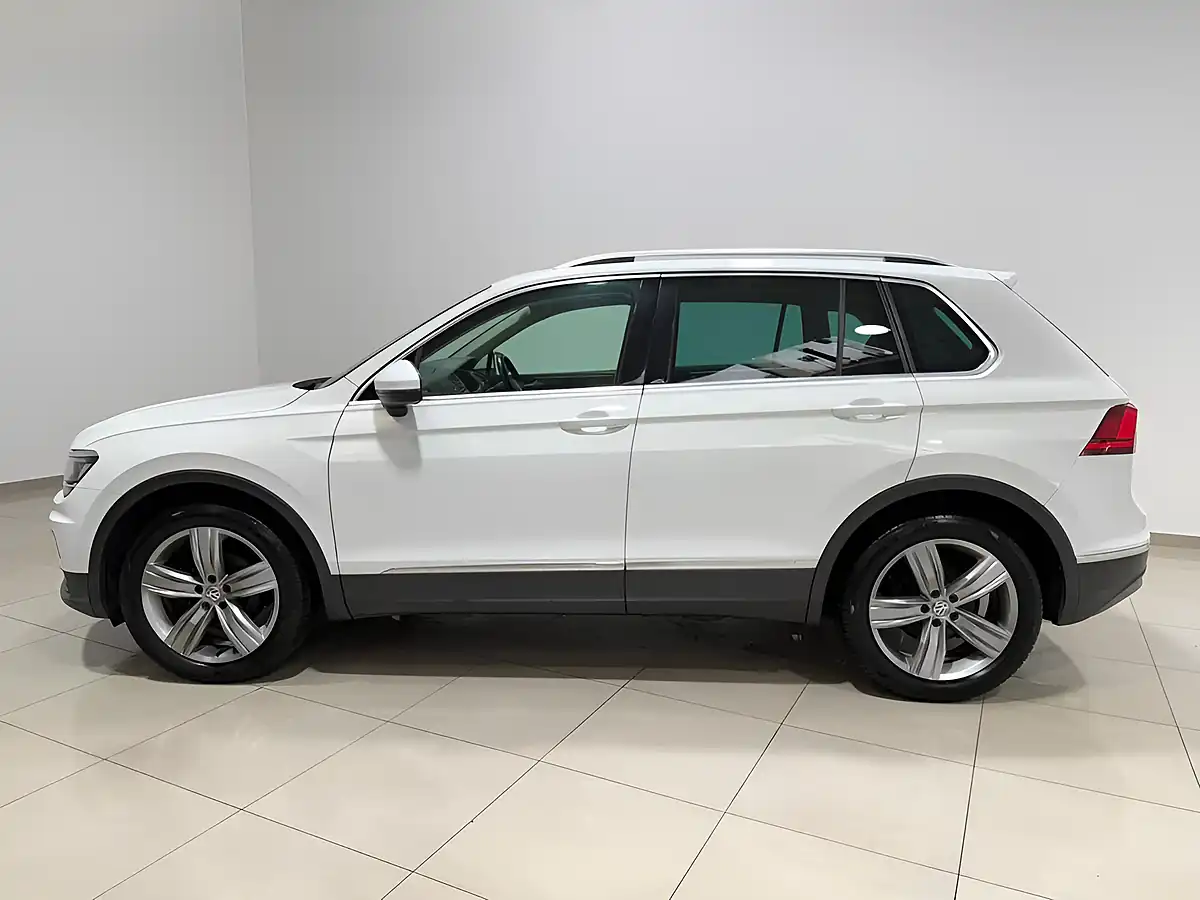 Used 2017 Volkswagen Tiguan Sel White - Interior and Exterior details 6