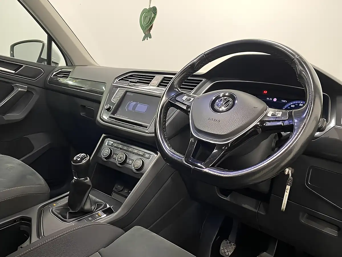 Used 2017 Volkswagen Tiguan Sel White - Interior and Exterior details 11