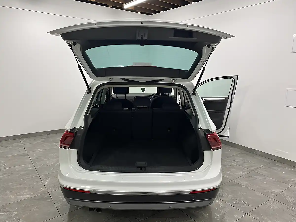 Used 2017 Volkswagen Tiguan Sel White - Interior and Exterior details 15