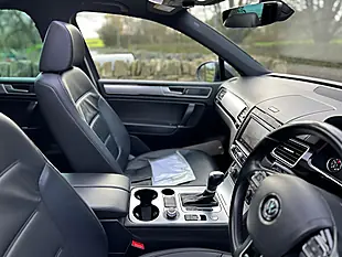 Used 2017 Volkswagen Touareg Bluemotion Tech R-Line Black - Interior and Exterior details 11