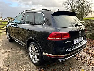 Used 2017 Volkswagen Touareg Bluemotion Tech R-Line Black - Interior and Exterior details 13