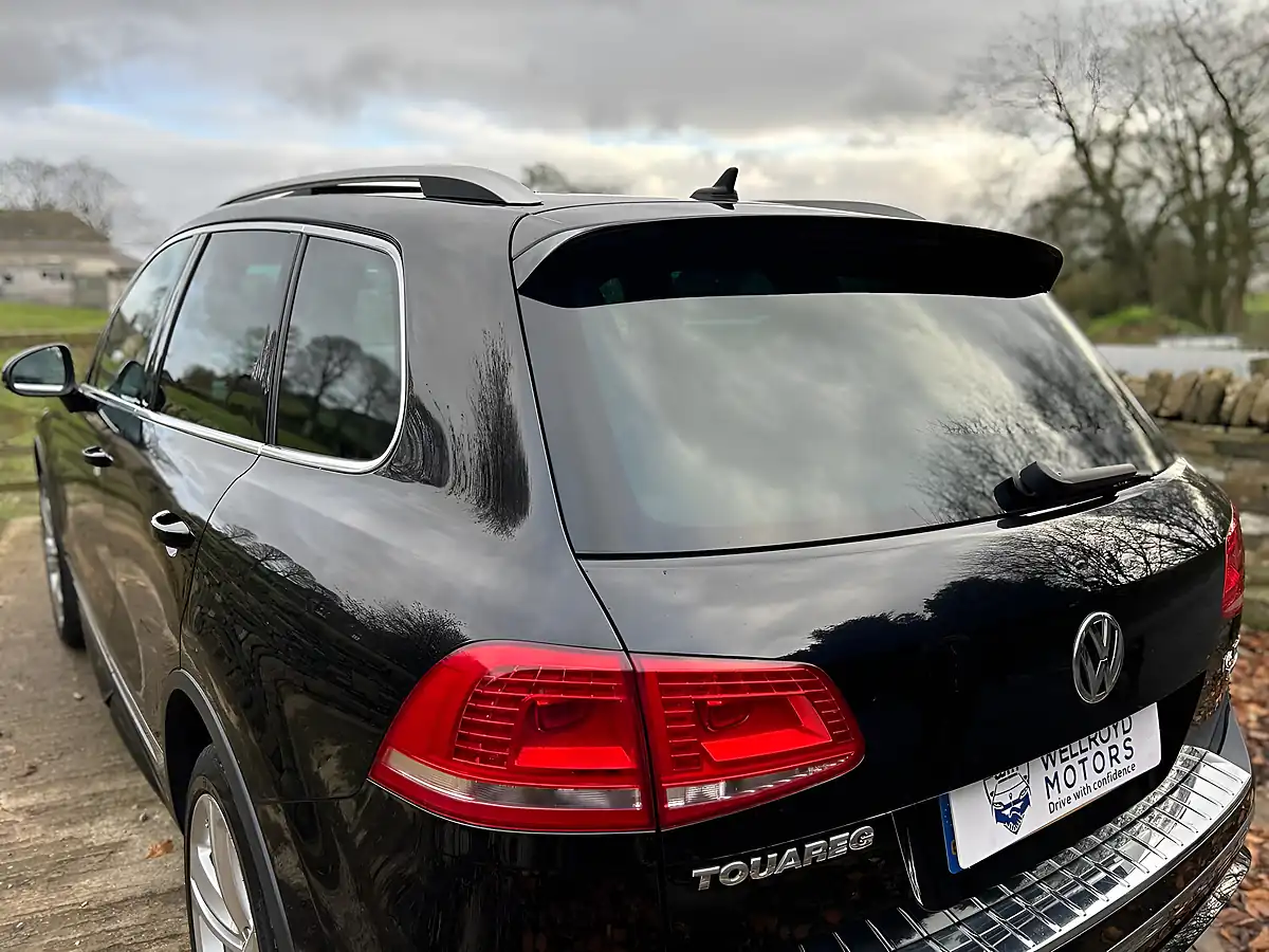 Used 2017 Volkswagen Touareg Bluemotion Tech R-Line Black - Interior and Exterior details 17