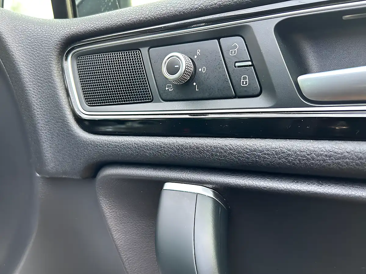 Used 2017 Volkswagen Touareg Bluemotion Tech R-Line Black - Interior and Exterior details 18