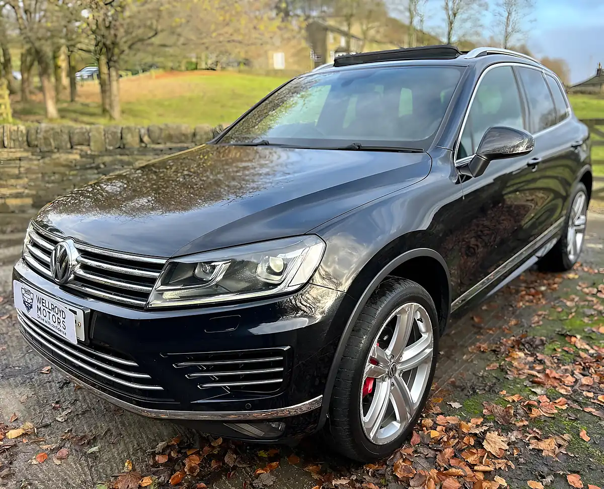 Used 2017 Volkswagen Touareg Bluemotion Tech R-Line Black - Interior and Exterior details 19