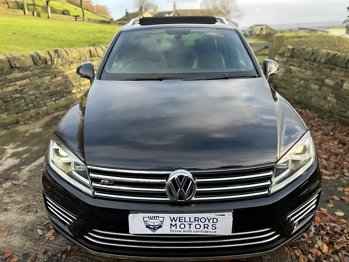Used 2017 Volkswagen Touareg Bluemotion Tech R-Line Black - Interior and Exterior details 3