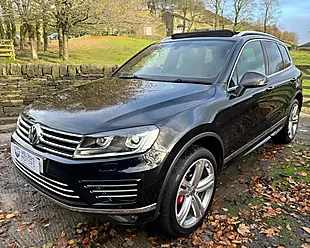 Used 2017 Volkswagen Touareg Bluemotion Tech R-Line Black - Interior and Exterior details 5