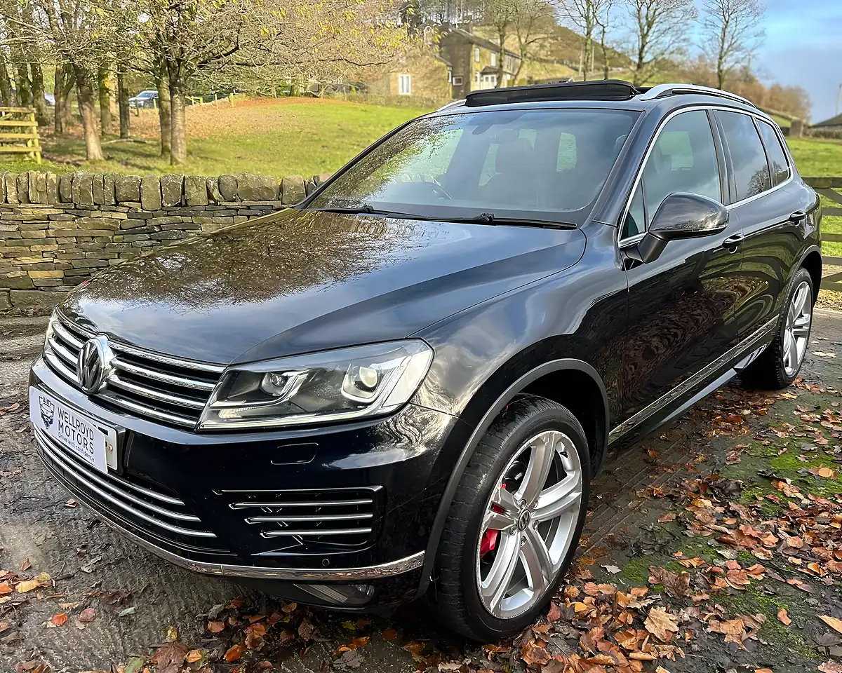 Used 2017 Volkswagen Touareg Bluemotion Tech R-Line Black - Interior and Exterior details 5