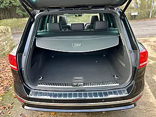 Used 2017 Volkswagen Touareg Bluemotion Tech R-Line Black - Interior and Exterior details 9