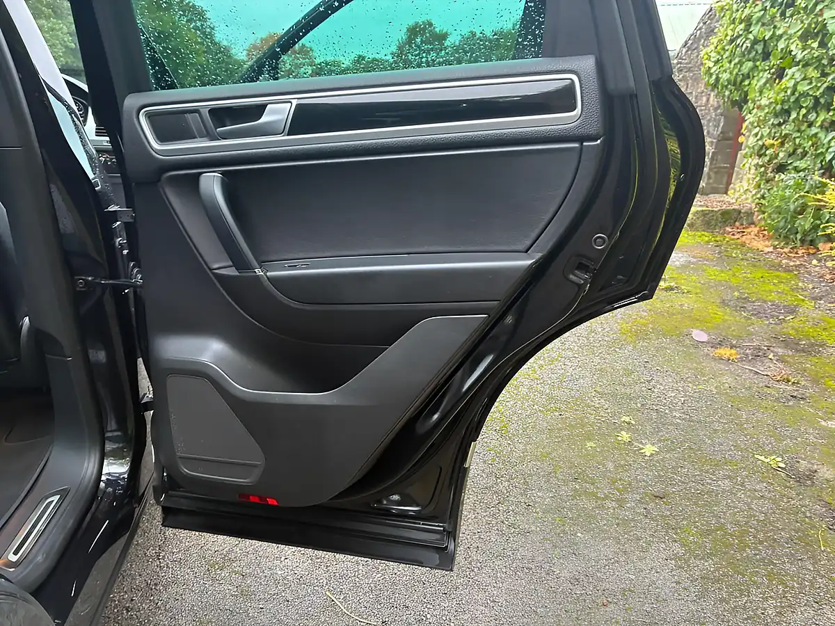 Used 2017 Volkswagen Touareg R-Line Plus Black - Interior and Exterior details 11