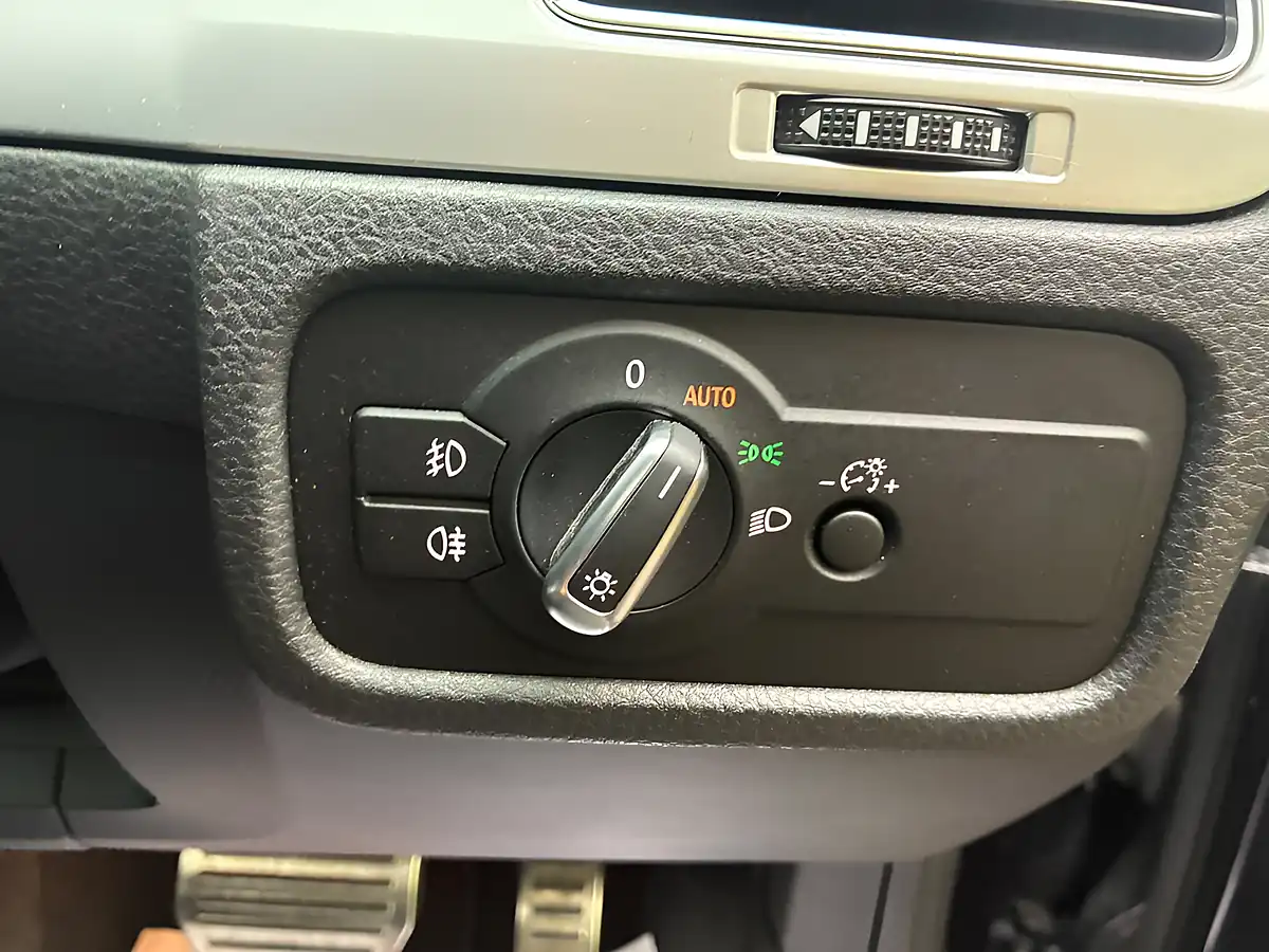 Used 2017 Volkswagen Touareg R-Line Plus Black - Interior and Exterior details 13