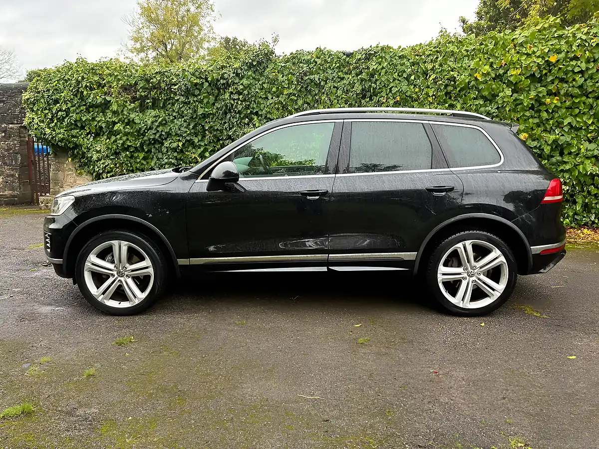 Used 2017 Volkswagen Touareg R-Line Plus Black - Interior and Exterior details 17