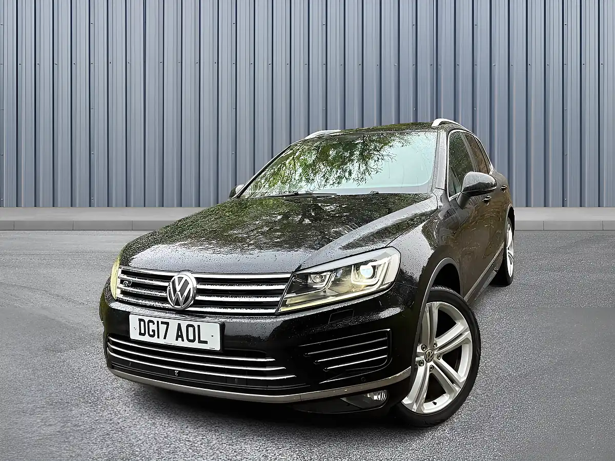 Used 2017 Volkswagen Touareg R-Line Plus Black - Interior and Exterior details 3