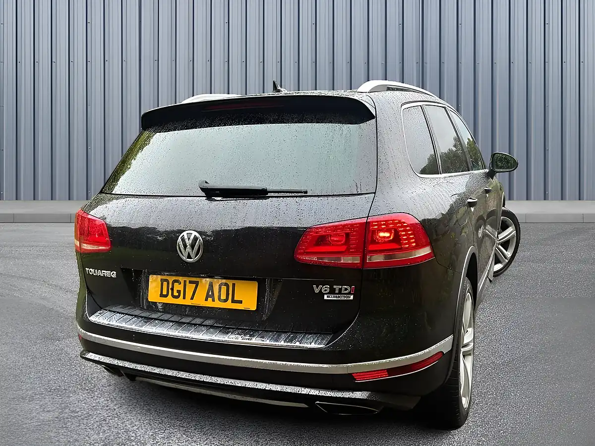 Used 2017 Volkswagen Touareg R-Line Plus Black - Interior and Exterior details 6