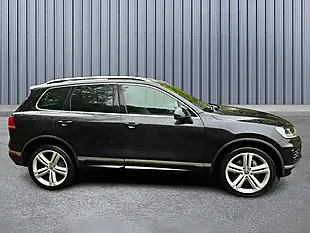 Used 2017 Volkswagen Touareg R-Line Plus Black - Interior and Exterior details 7