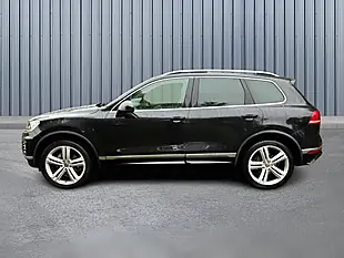 Used 2017 Volkswagen Touareg R-Line Plus Black - Interior and Exterior details 8