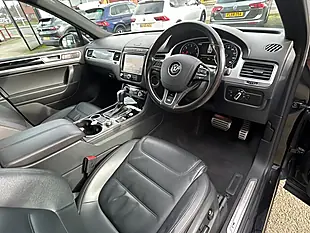 Used 2017 Volkswagen Touareg R-Line Plus Deep Black Metallic - Interior and Exterior details 10