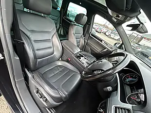 Used 2017 Volkswagen Touareg R-Line Plus Deep Black Metallic - Interior and Exterior details 11