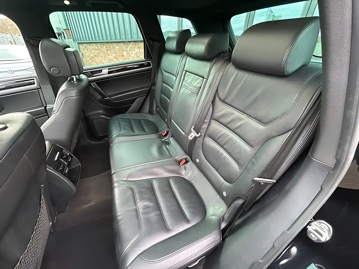 Used 2017 Volkswagen Touareg R-Line Plus Deep Black Metallic - Interior and Exterior details 12