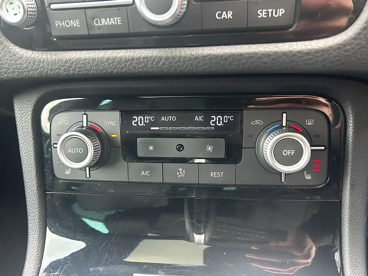 Used 2017 Volkswagen Touareg R-Line Plus Deep Black Metallic - Interior and Exterior details 15