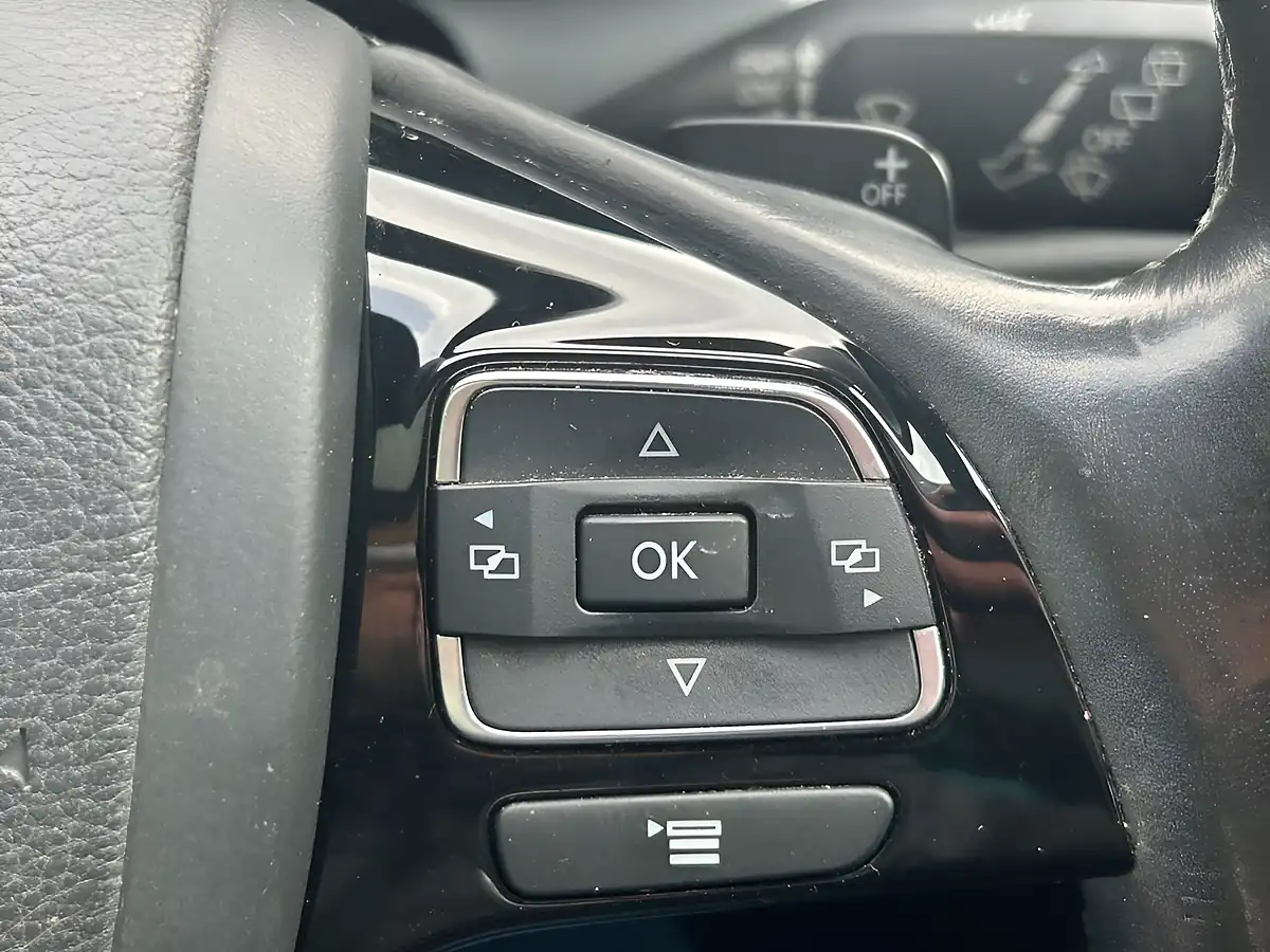 Used 2017 Volkswagen Touareg R-Line Plus Deep Black Metallic - Interior and Exterior details 18