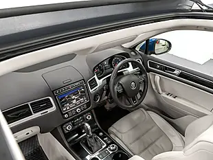 Used 2017 Volkswagen Touareg R-Line Plus Reef Blue - Interior and Exterior details 13