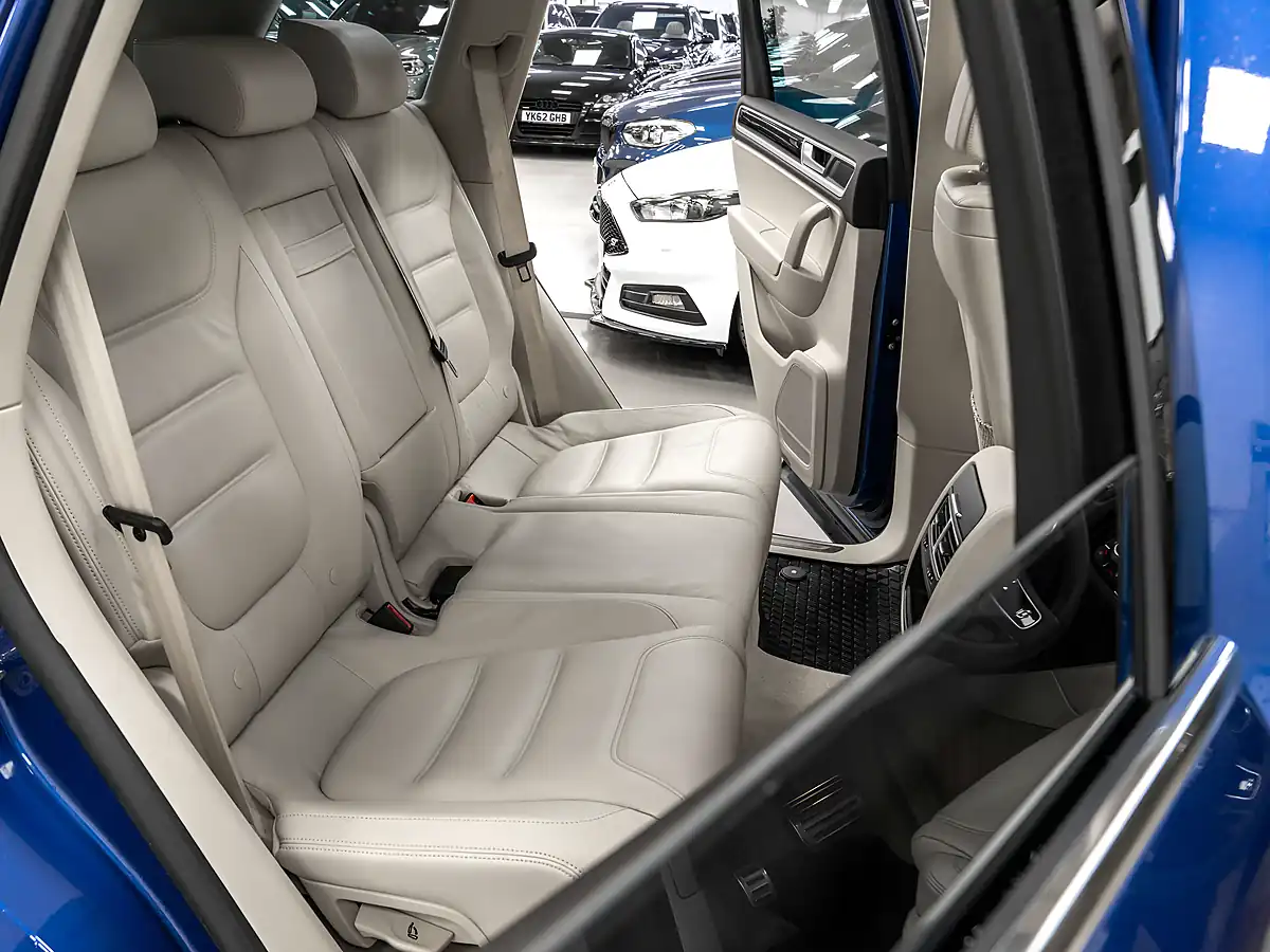 Used 2017 Volkswagen Touareg R-Line Plus Reef Blue - Interior and Exterior details 14