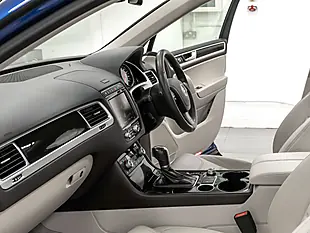 Used 2017 Volkswagen Touareg R-Line Plus Reef Blue - Interior and Exterior details 16