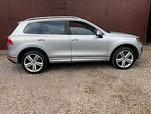 Used 2017 Volkswagen Touareg R-Line Plus Silver - Interior and Exterior details 5