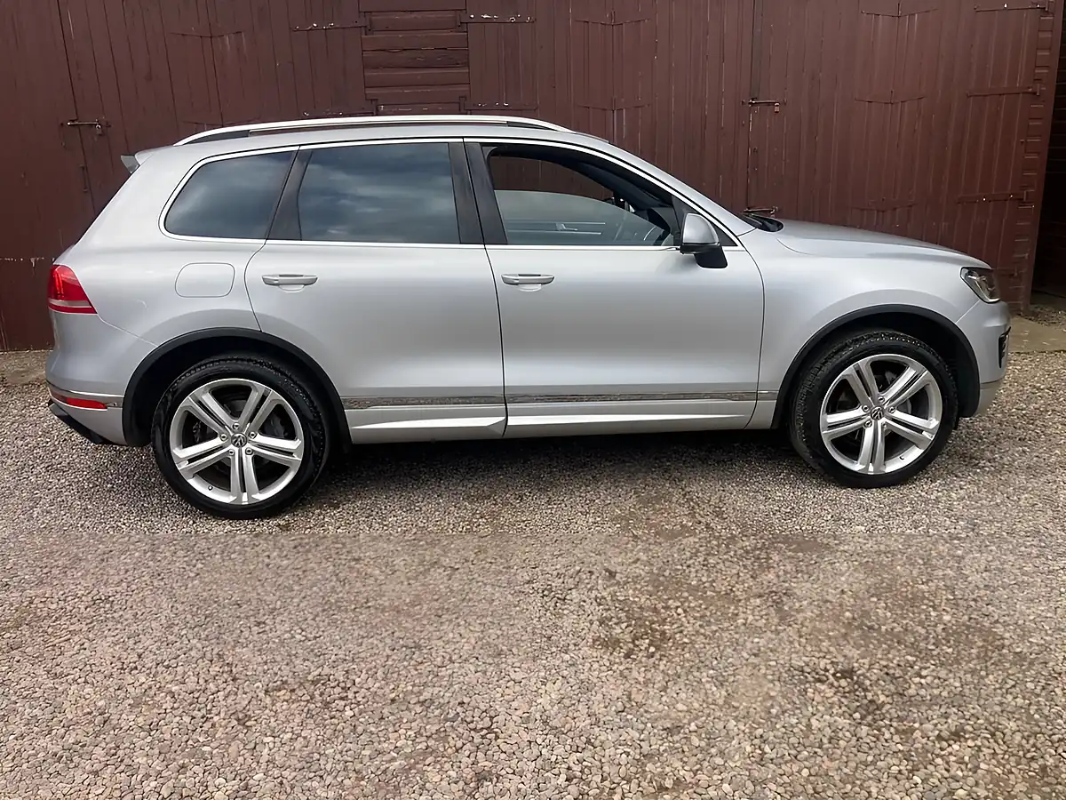 Used 2017 Volkswagen Touareg R-Line Plus Silver - Interior and Exterior details 5