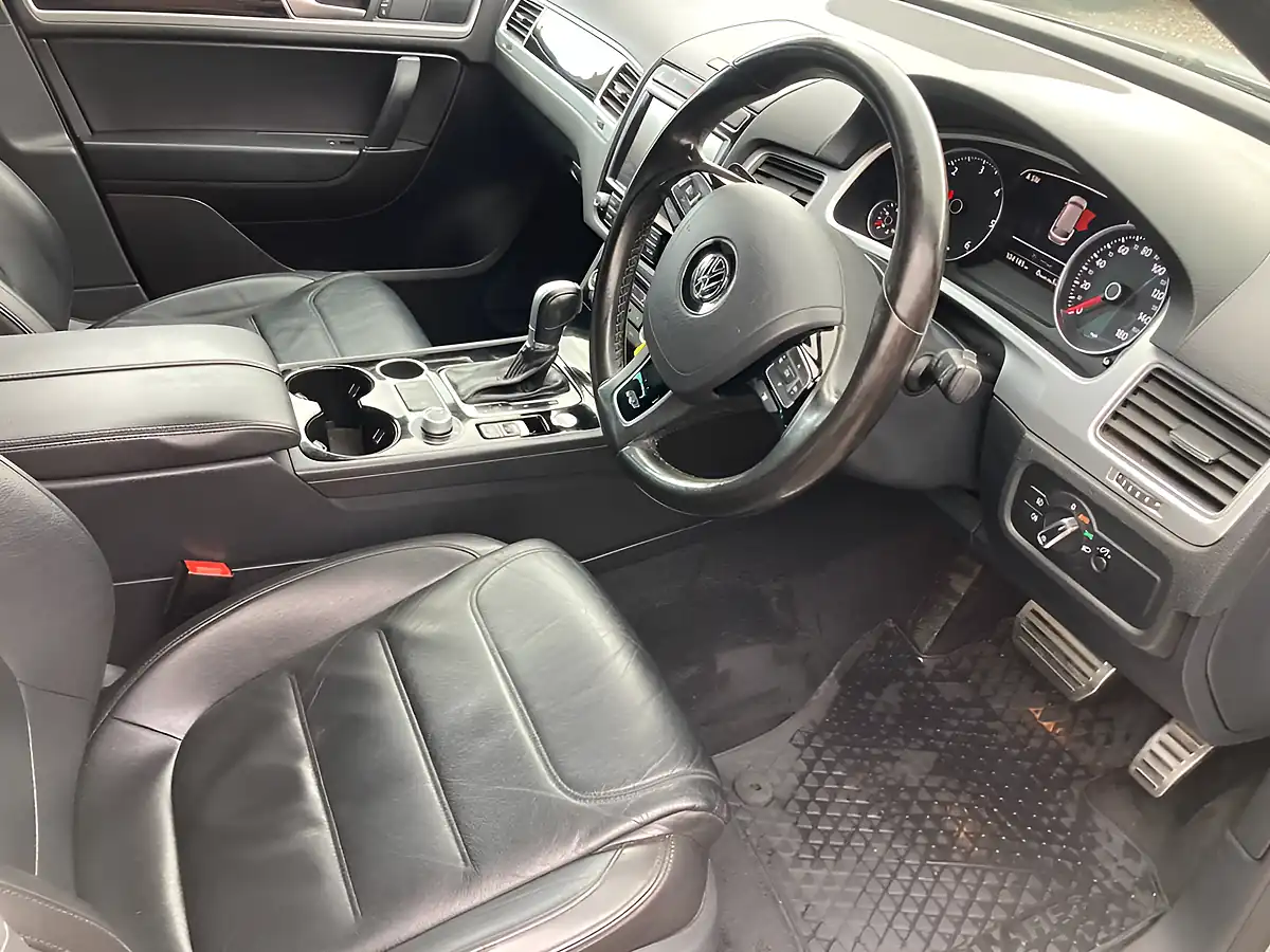 Used 2017 Volkswagen Touareg R-Line Plus Silver - Interior and Exterior details 6