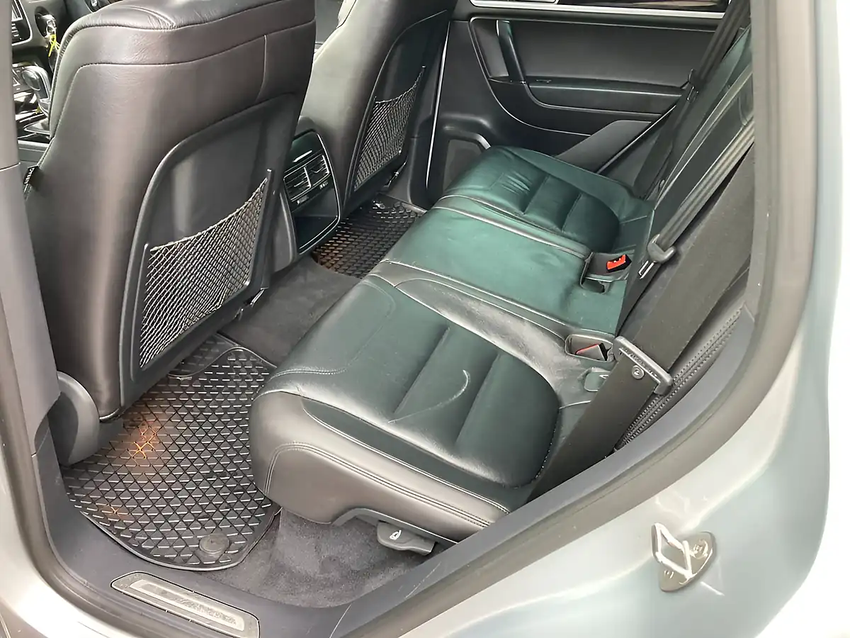 Used 2017 Volkswagen Touareg R-Line Plus Silver - Interior and Exterior details 9