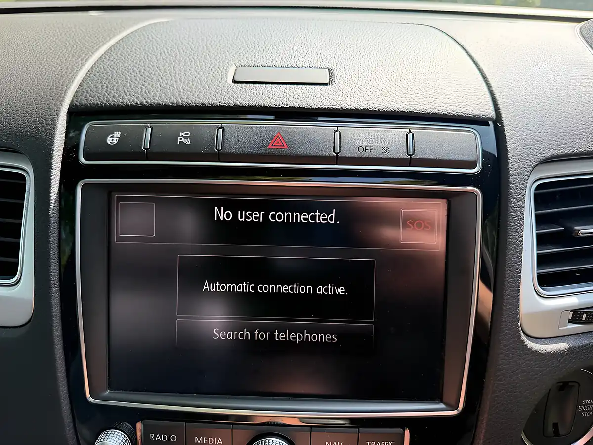 Used 2017 Volkswagen Touareg R-Line Plus White - Interior and Exterior details 15