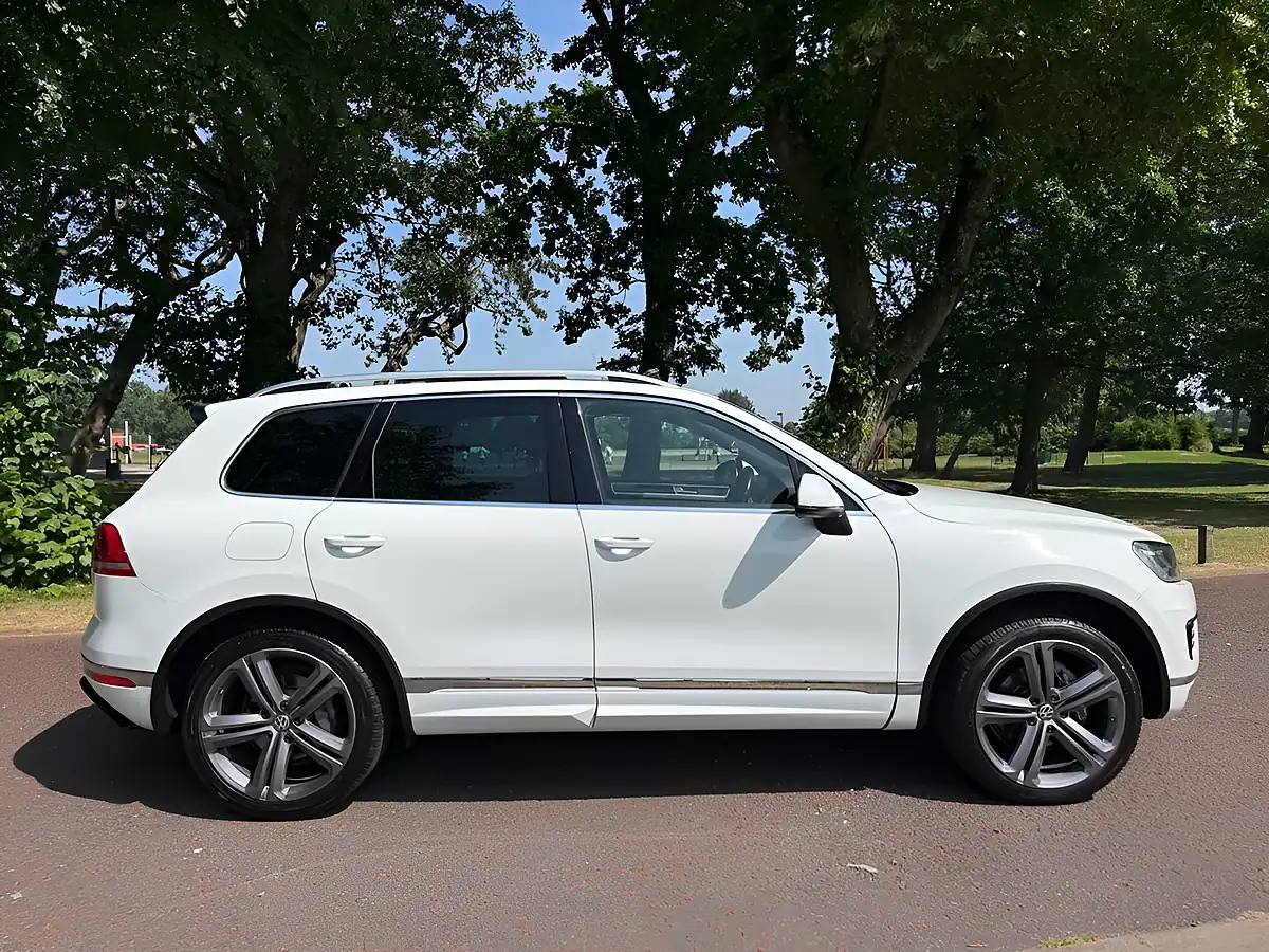Used 2017 Volkswagen Touareg R-Line Plus White - Interior and Exterior details 2
