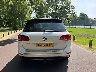 Used 2017 Volkswagen Touareg R-Line Plus White - Interior and Exterior details 5