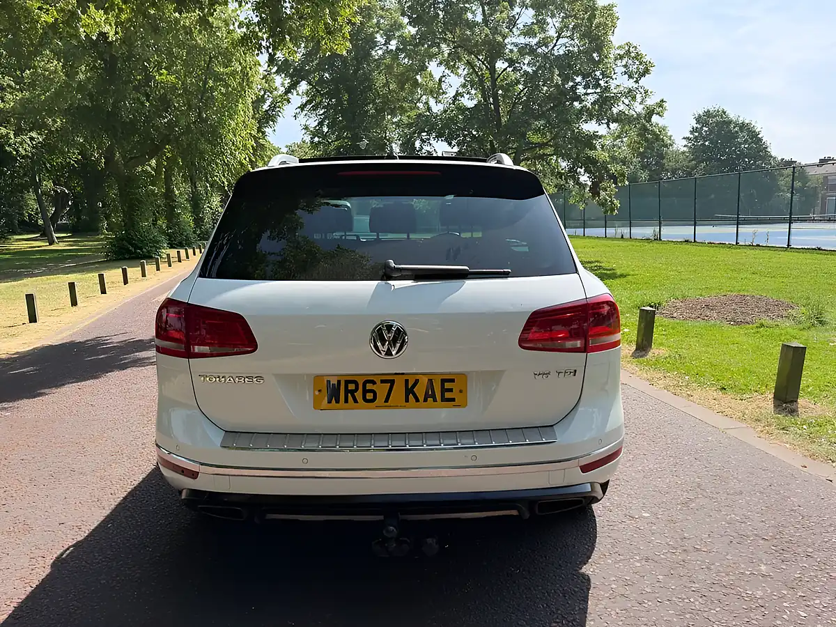 Used 2017 Volkswagen Touareg R-Line Plus White - Interior and Exterior details 5