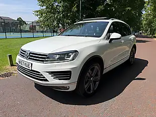 Used 2017 Volkswagen Touareg R-Line Plus White - Interior and Exterior details 8